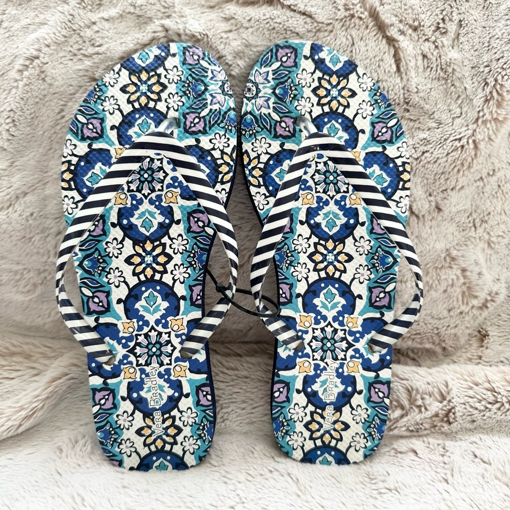 VERA BRADLEY Flip flop. Size 7-8.